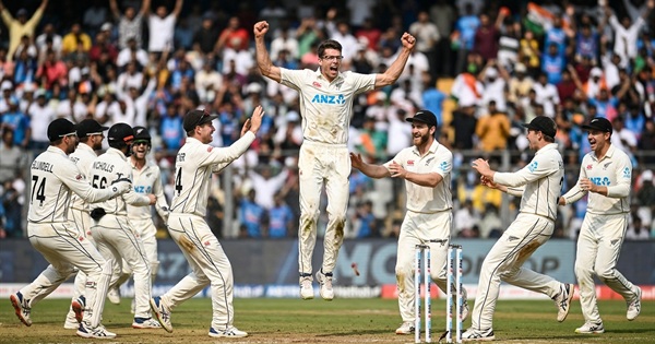 পুনে টেস্ট: স্যান্টনারের ঘূর্ণিতে ১২ বছর পর ভারতের সিরিজ হার